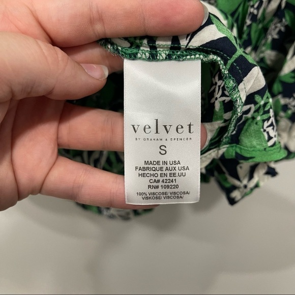 Velvet Graham & Spencer Green Blue Leaf Printed Blouse V-Neck - Picture 5 of 8